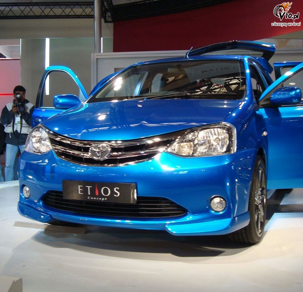 Nowa Toyota Etios Concept - New Delhi Auto Expo 2010
