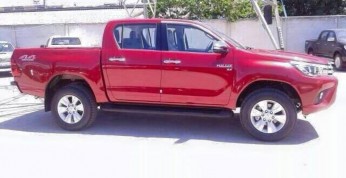 Nowa Toyota Hilux sfotografowana bez kamuflażu