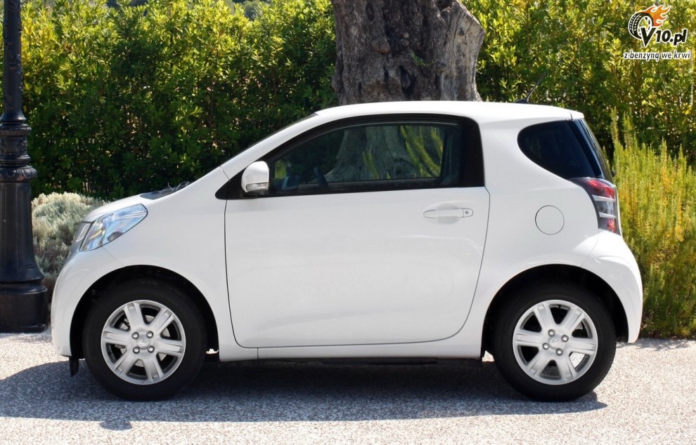 Toyota iQ