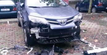 Toyota RAV4 padła ofiarą wygłodniałych psów