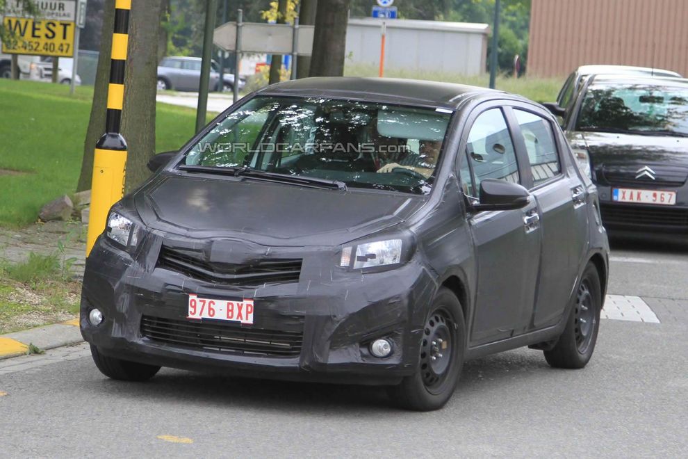 Nowa Toyota Yaris 2012 - zdjcie szpiegowskie