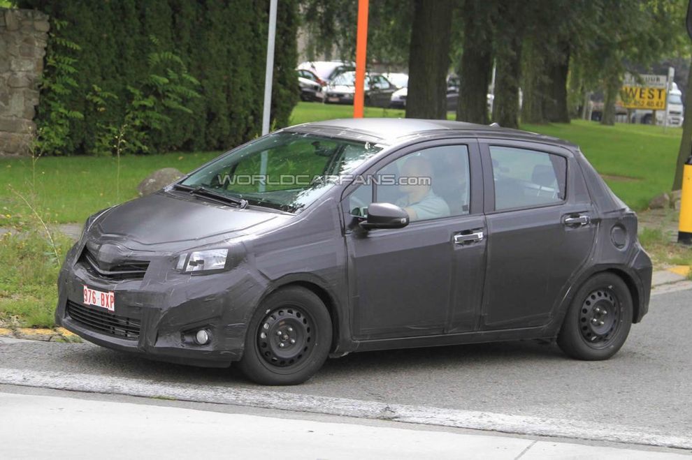 Nowa Toyota Yaris 2012 - zdjcie szpiegowskie