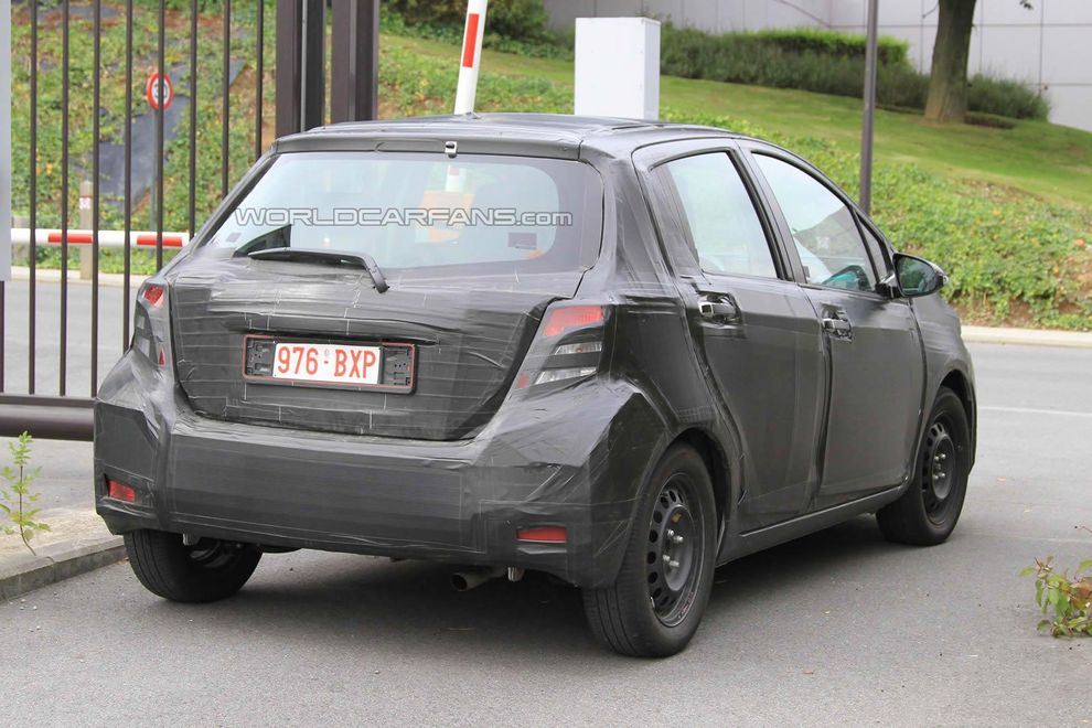 Nowa Toyota Yaris 2012 - zdjcie szpiegowskie