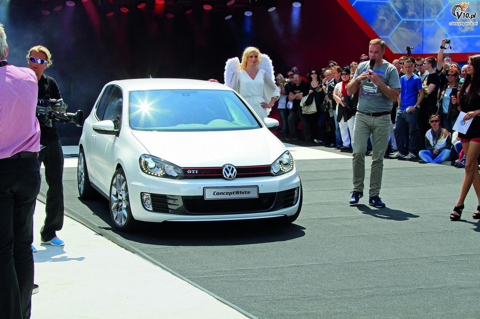 Volkswagen Golf GTI White Concept