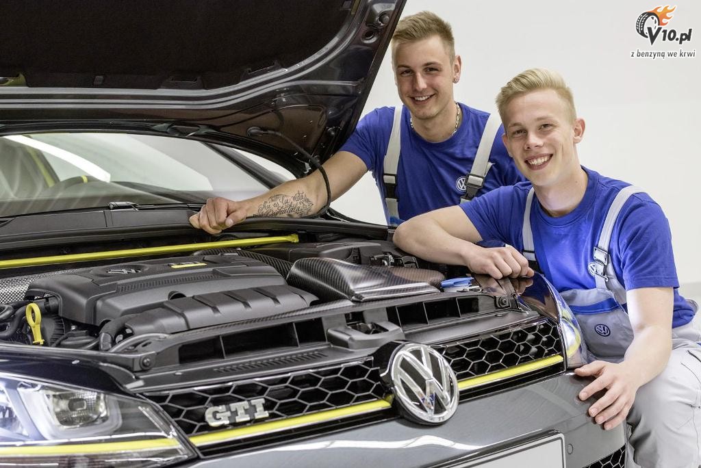 Volskwagen Golf GTI Dark Shine Concept
