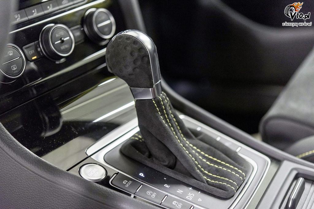 Volskwagen Golf GTI Dark Shine Concept