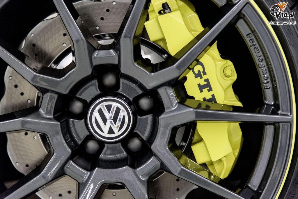 Volskwagen Golf GTI Dark Shine Concept