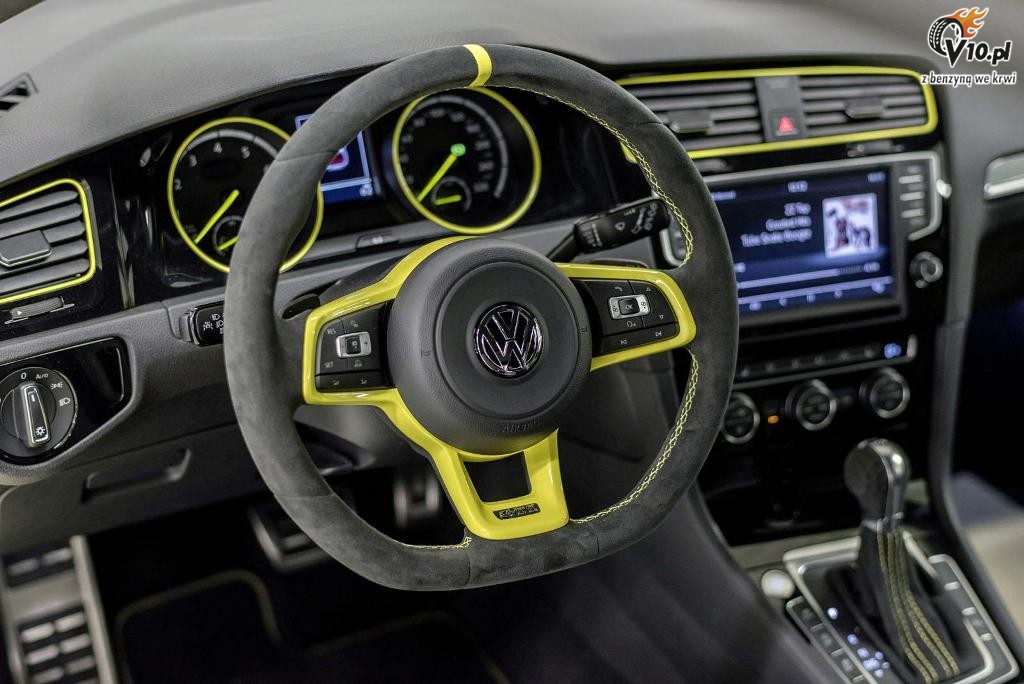 Volskwagen Golf GTI Dark Shine Concept
