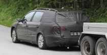 Nowy Volkswagen Passat 2011 po face liftingu - zdjcie szpiegowskie