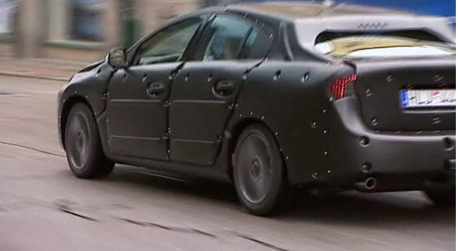 Nowe Volvo S60 - model zakamuflowany