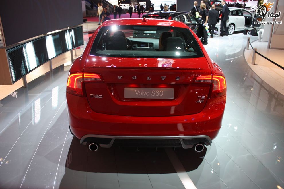 Nowe Volvo S60 i V60 R-Design - Paris Motor Show 2010