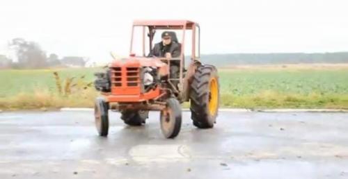 Video Szalony traktor z doładowanym silnikiem Volvo