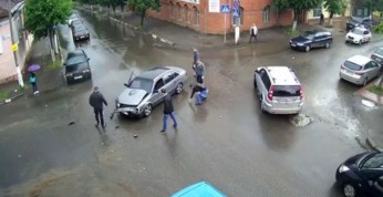 Rosja: Typowe wymuszenie pierwszeństwa z nietypowym ciągiem dalszym