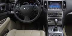 Infiniti G37x AT