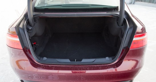 Jaguar XE vs Audi A4 - porównanie