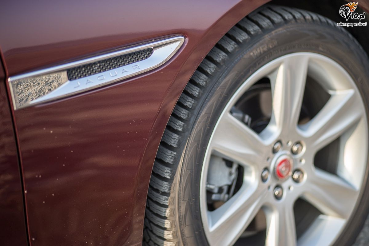 Jaguar XE vs Audi A4 - porwnanie