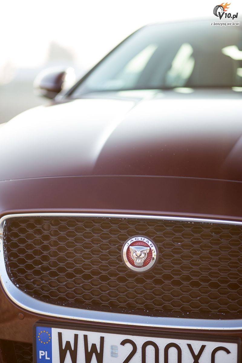 Jaguar XE vs Audi A4 - porwnanie