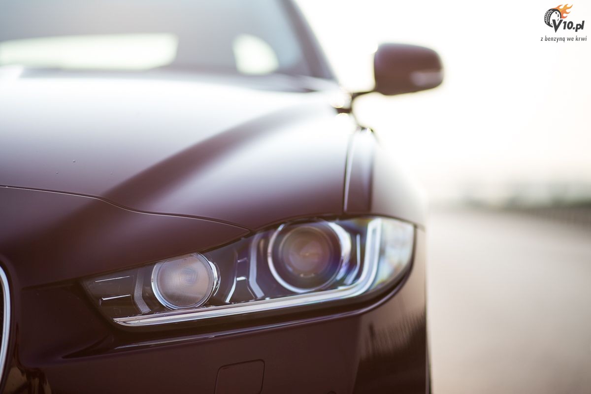 Jaguar XE vs Audi A4 - porwnanie