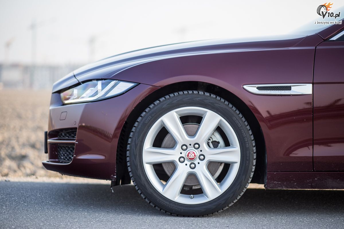 Jaguar XE vs Audi A4 - porwnanie
