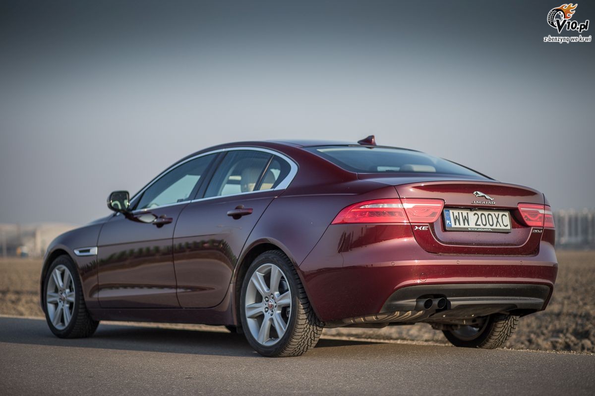 Jaguar XE vs Audi A4 - porwnanie