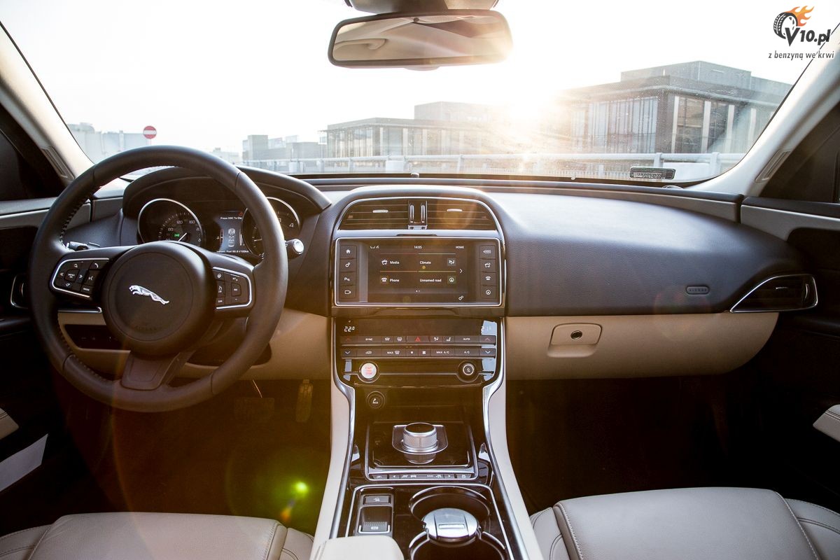 Jaguar XE vs Audi A4 - porwnanie