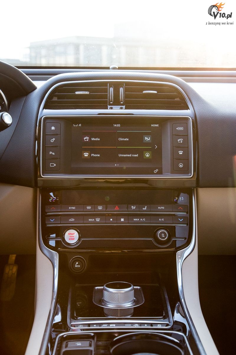 Jaguar XE vs Audi A4 - porwnanie