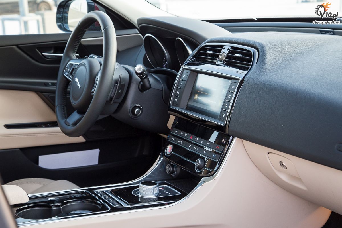 Jaguar XE vs Audi A4 - porwnanie