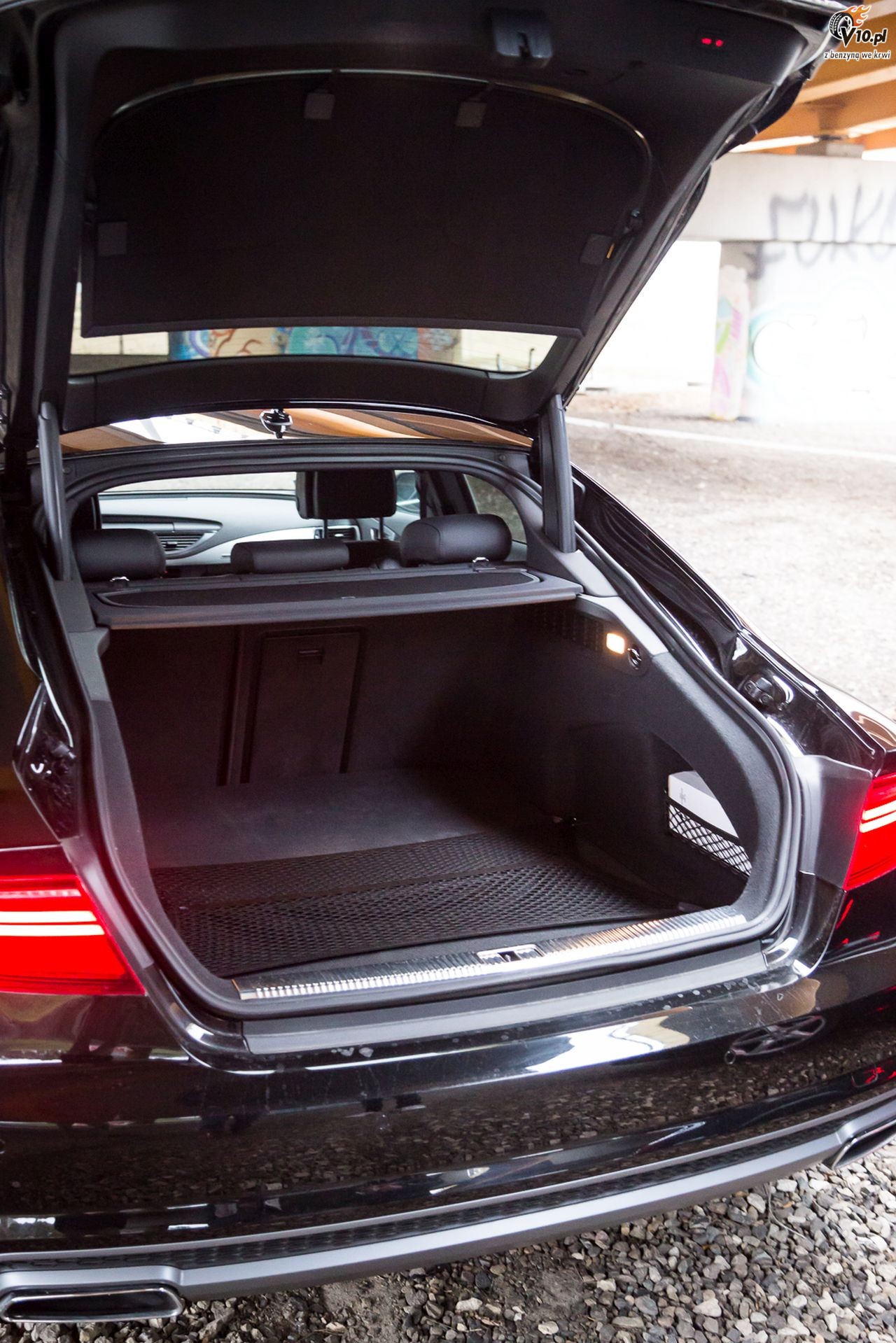 Audi A7 Sportback 3.0 TDI vs Mercedes-Benz CLS 350 CDI - porwnanie
