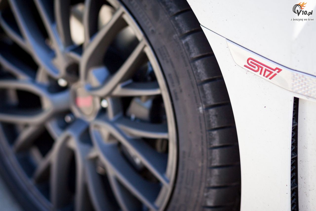 Audi S3 Limousine vs Subaru WRX STI  - test