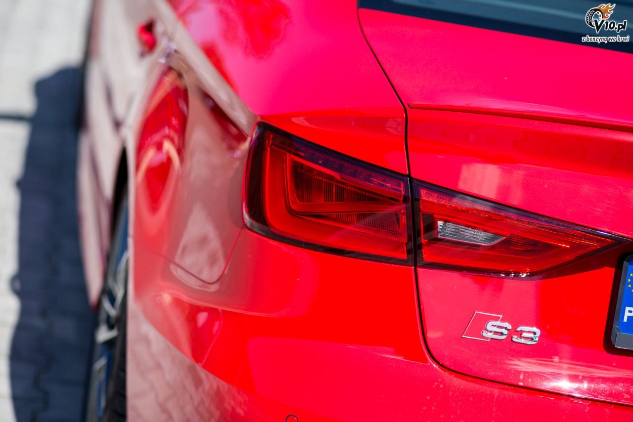 Audi S3 Limousine vs Subaru WRX STI  - test