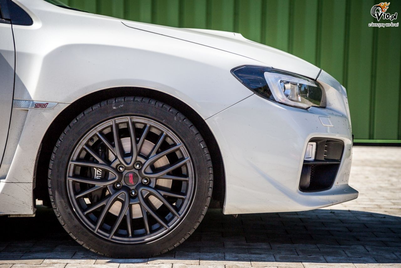 Audi S3 Limousine vs Subaru WRX STI  - test