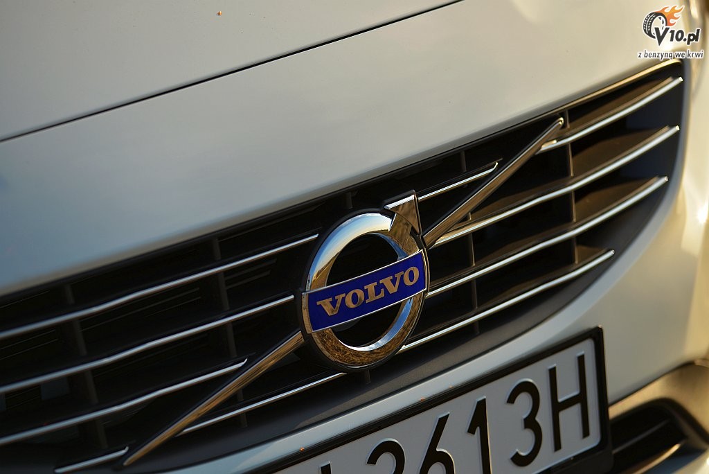 BMW 320d vs. Volvo V60 D4 -  test