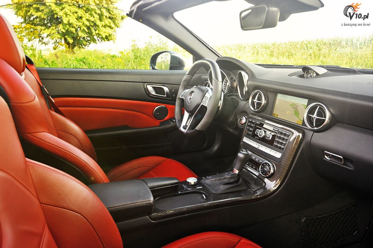 Ferrari California vs Mercedes-Benz SLK 55 AMG