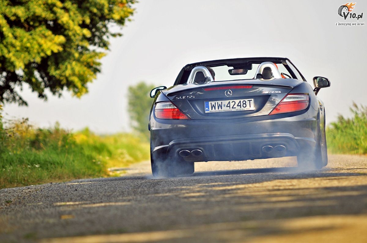 Ferrari California vs Mercedes-Benz SLK 55 AMG