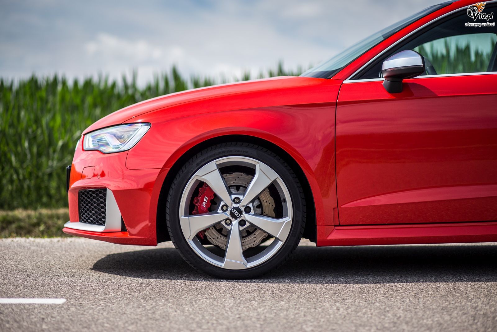Audi RS 3 vs Ford Focus RS