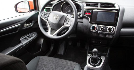 Prosty i uporządkowany kokpit