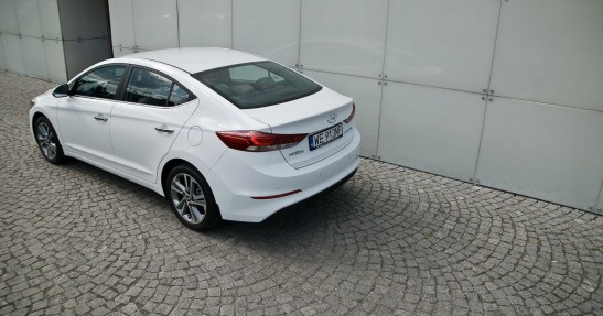 Hyundai Elantra 2016 - test