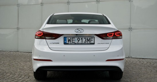 Hyundai Elantra 2016 - test