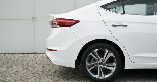 Hyundai Elantra 2016 - test