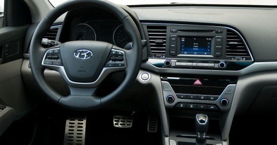 Hyundai Elantra 2016 - test