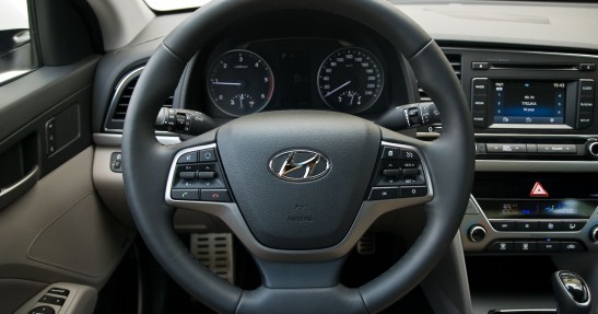 Hyundai Elantra 2016 - test