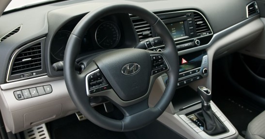Hyundai Elantra 2016 - test