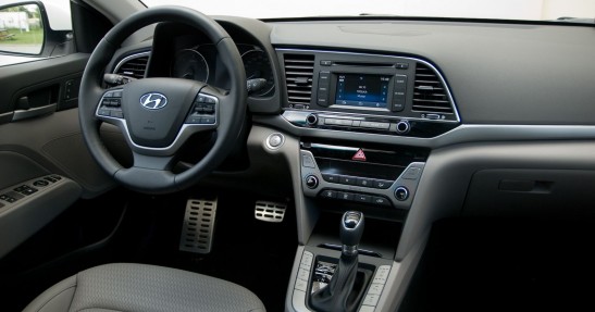 Hyundai Elantra 2016 - test