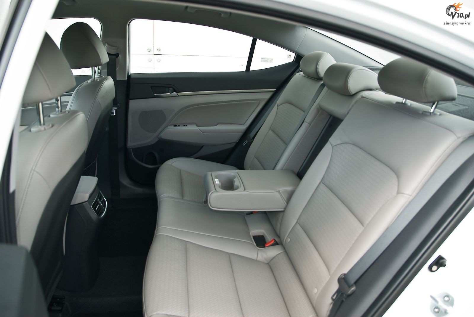 Hyundai Elantra 2016 - test