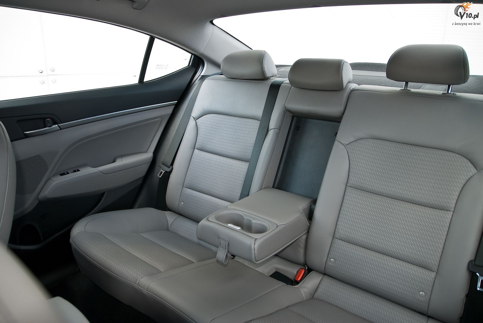 Hyundai Elantra 2016 - test