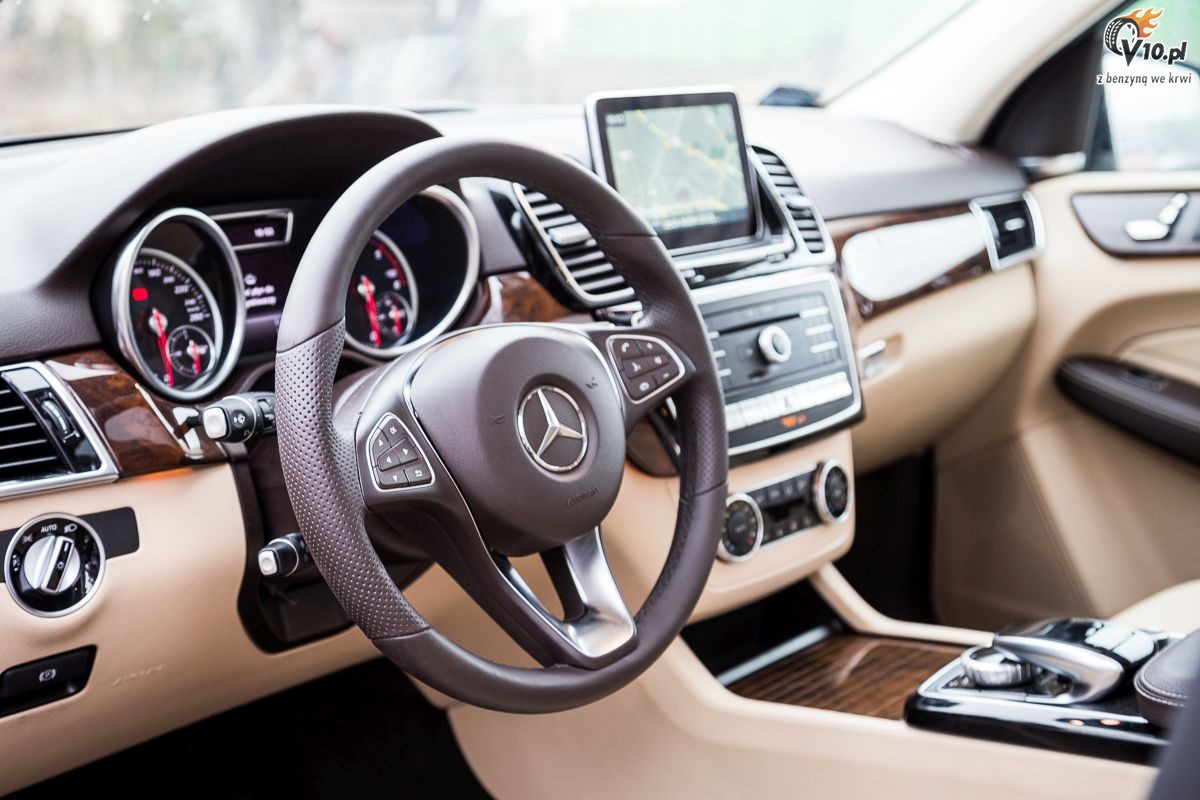 Mercedes GLE vs Audi Q7 - porwnanie