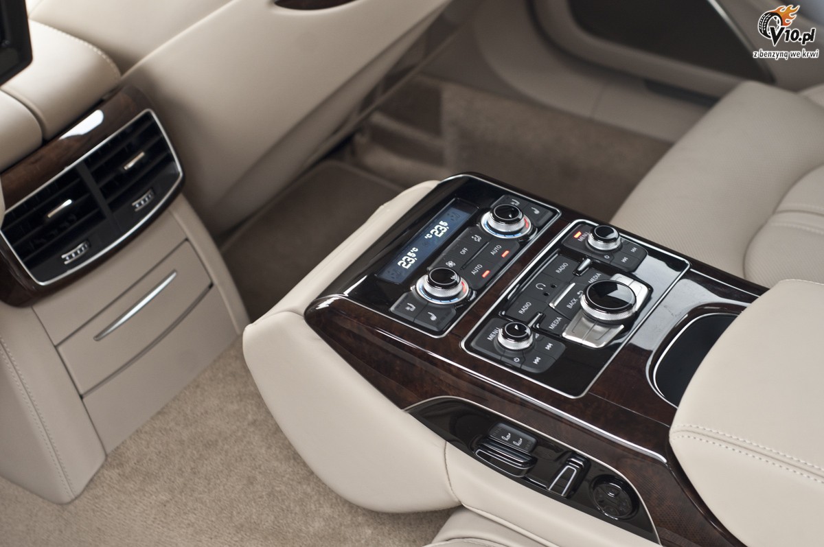 Mercedes S350 BlueTEC L vs Audi A8 L 4.2 TDI