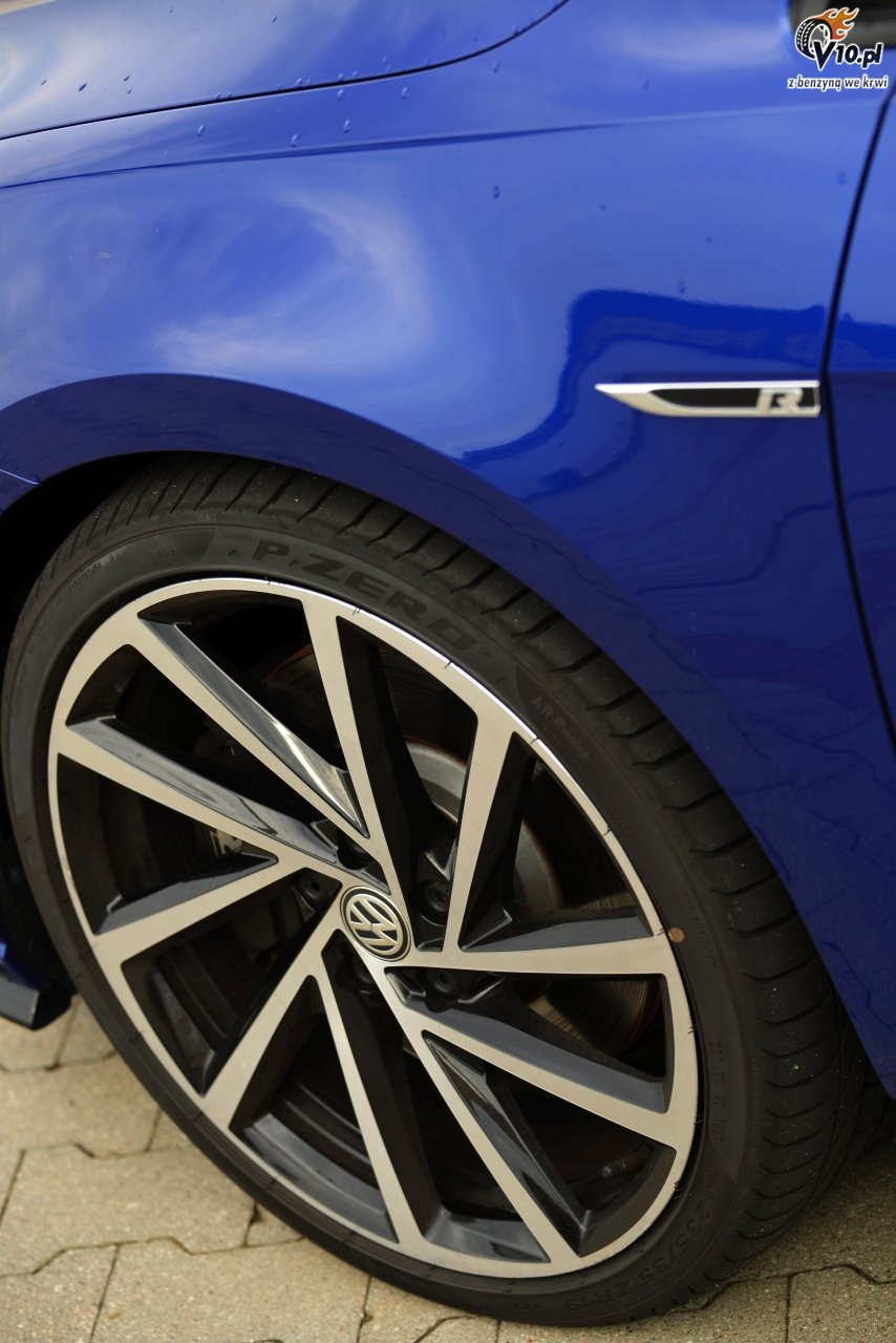VW Golf R vs. Seat Leon Cupra - test