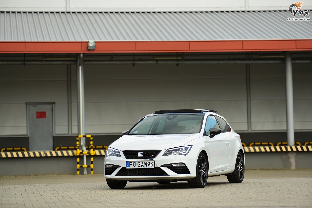 VW Golf R vs. Seat Leon Cupra - test