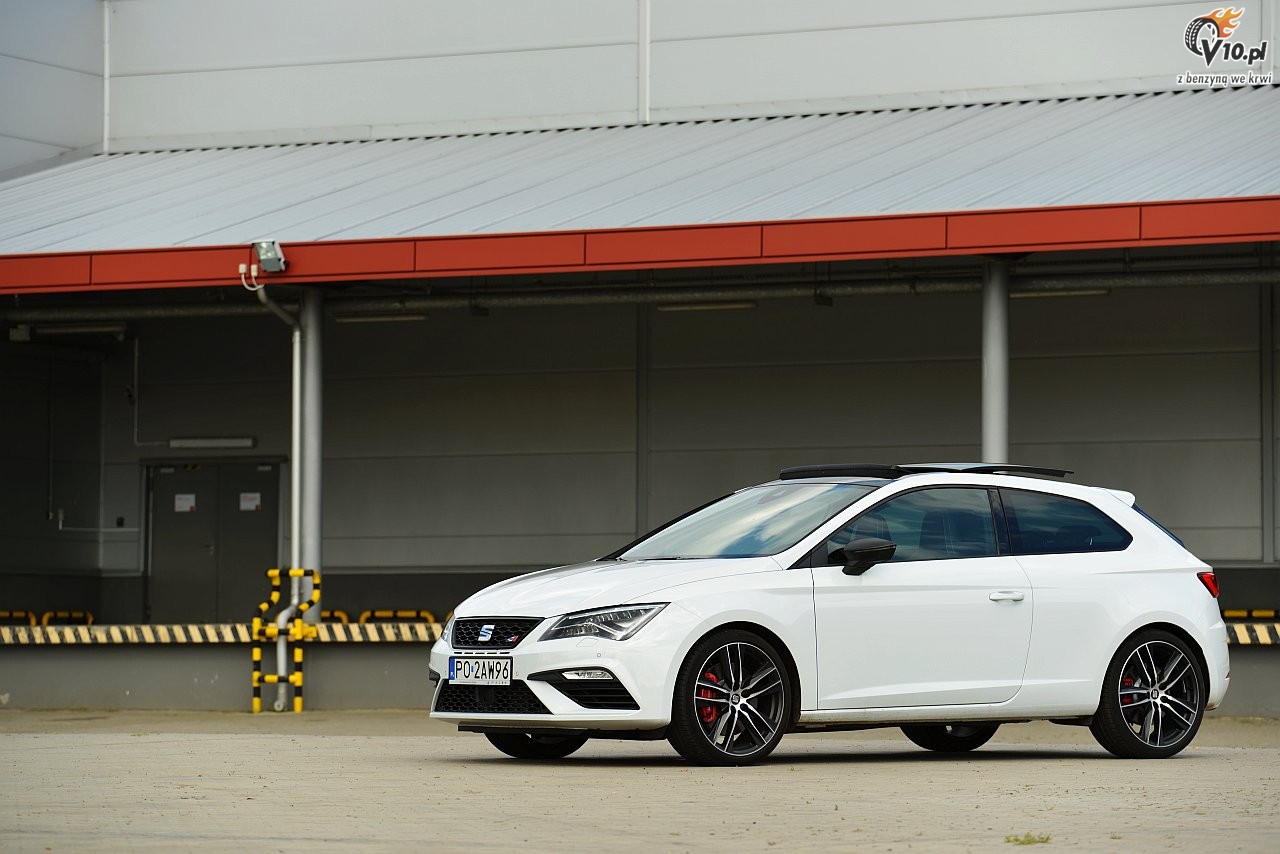 vw golf r vs seat leon cupra test 27